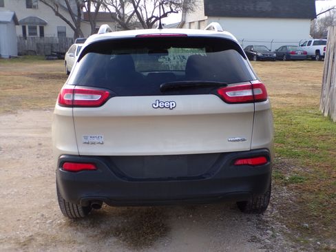 Used 2014 Jeep Cherokee Latitude image 4