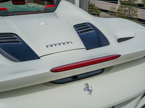 Used 2022 Ferrari F8 Spider Spider image 5