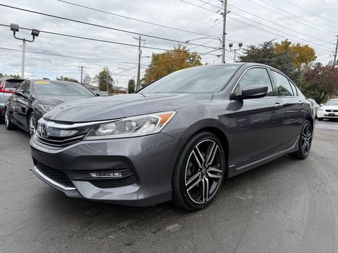 Used 2017 Honda Accord Sport image 2