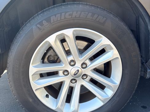 Used 2016 Ford Explorer XLT image 23