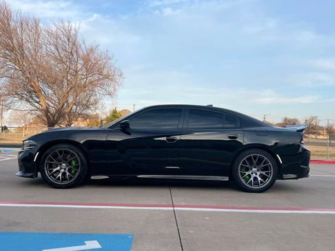 Used 2018 Dodge Charger Daytona Scat Pack RWD image 9