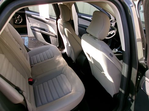 Used 2018 Ford Fusion S Hybrid FWD image 5