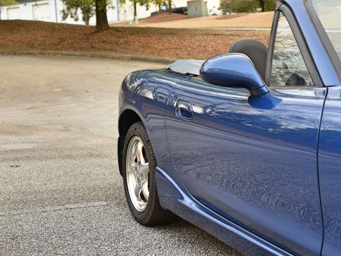 Used 1999 MAZDA MX-5 Miata 10th Anniversary Edition image 13