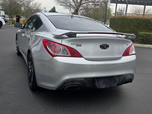 Used 2011 Hyundai Genesis Coupe 3.8 Grand Touring image 11