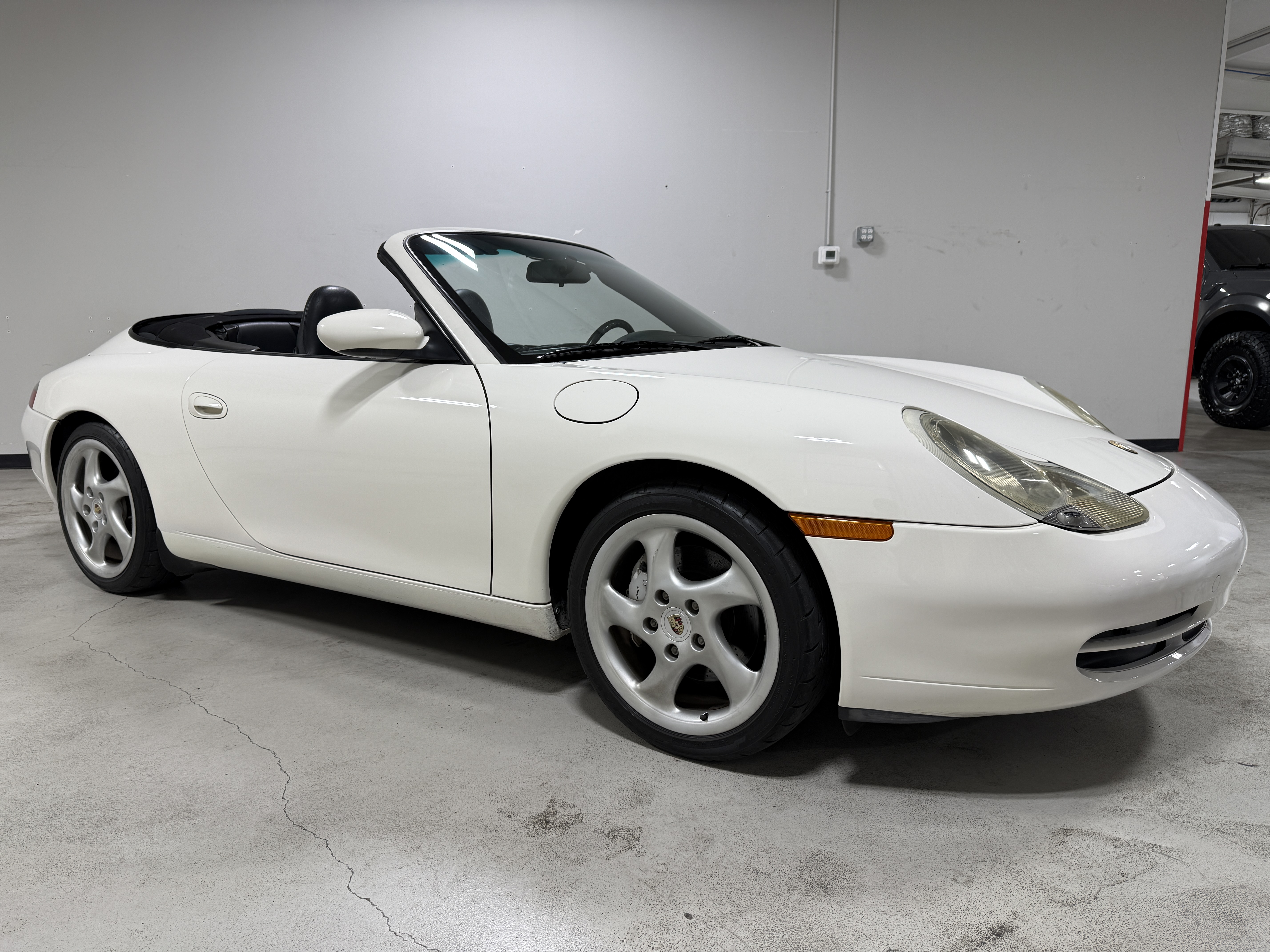 Used 2001 Porsche 911 Carrera 4 Cabriolet AWD/4WD image 2