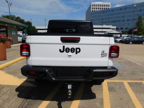Used 2021 Jeep Gladiator Willys AWD/4WD image 6