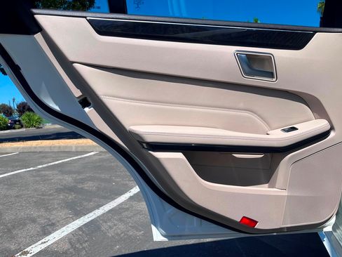 Used 2014 Mercedes-Benz E 350 Sport image 21