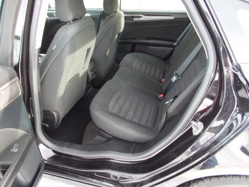 Used 2019 Ford Fusion SE image 10