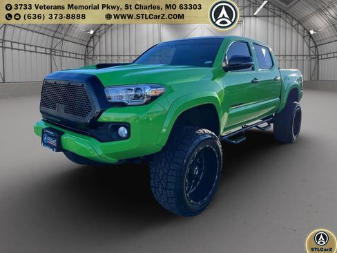 Used 2020 Toyota Tacoma TRD Sport image 7