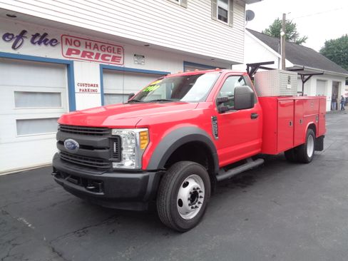 Used 2017 Ford F550 2WD Regular Cab Super Duty image 1