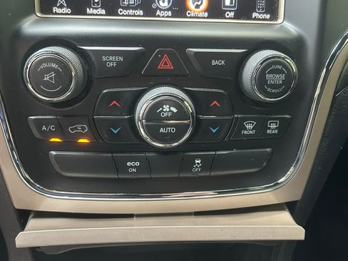 Used 2015 Jeep Grand Cherokee 4WD Laredo image 15