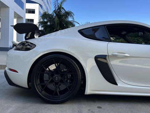 Used 2024 Porsche 718 Cayman GT4 RS RWD image 22