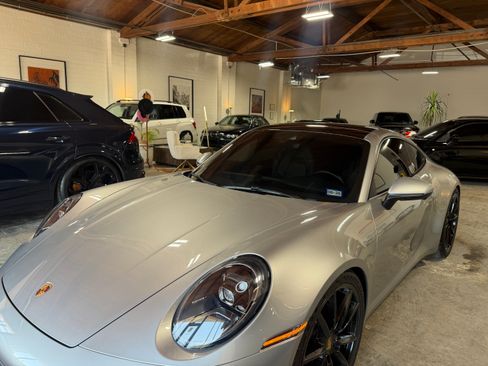 Used 2021 Porsche 911 Carrera Coupe 2D RWD image 18