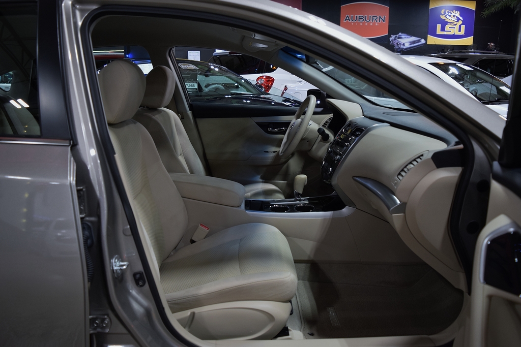 Used 2014 Nissan Altima 2.5 S Sedan FWD image 21