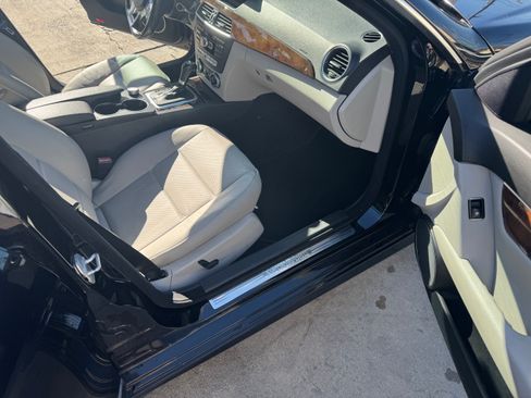 Used 2014 Mercedes-Benz C 250 Sport image 9