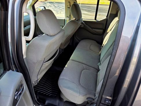 Used 2021 Nissan Frontier SV image 12