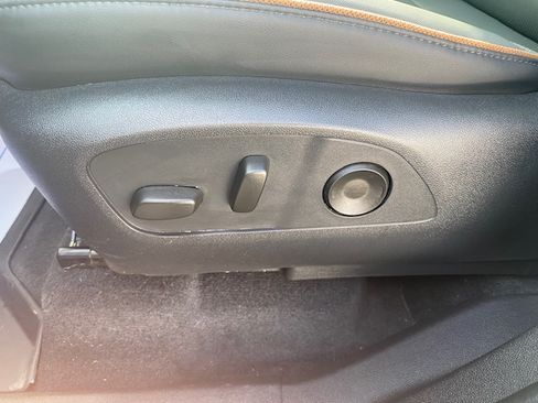 Used 2025 GMC Acadia AT4 image 14