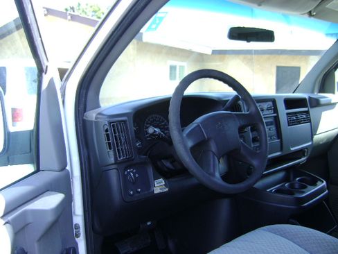 Used 2003 Chevrolet Express 2500 image 11