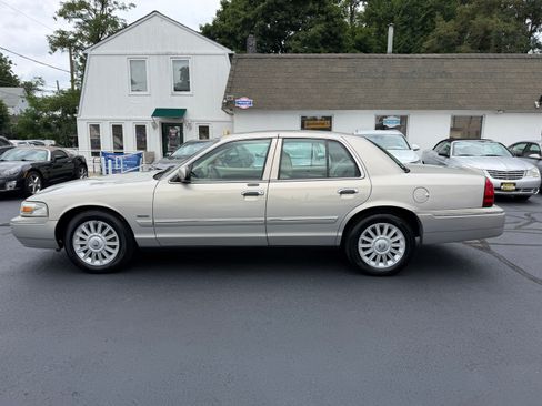 Used 2011 Mercury Grand Marquis LS w/ Premium Package RWD image 20