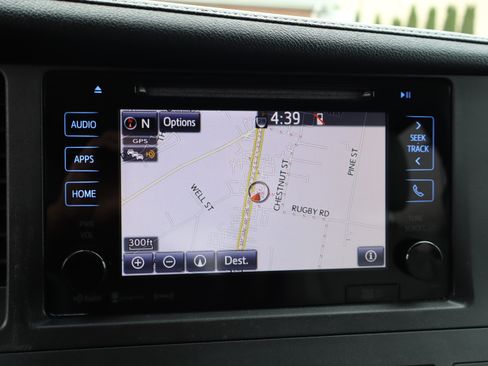 Used 2017 Toyota Sienna XLE image 27