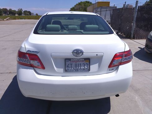 Used 2011 Toyota Camry LE image 6