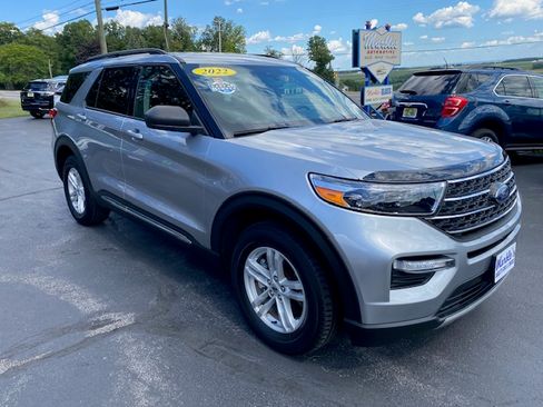 Used 2022 Ford Explorer XLT image 4