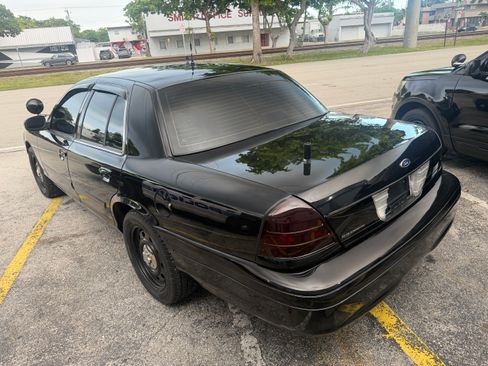 Used 2011 Ford Crown Victoria Police Interceptor RWD image 6
