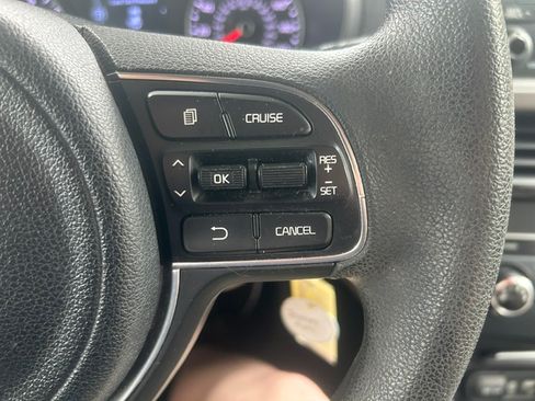 Used 2017 Kia Optima LX FWD image 10