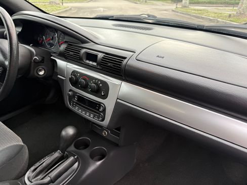 Used 2005 Chrysler Sebring Touring image 74
