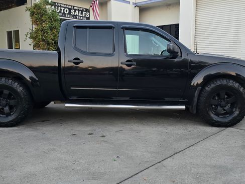Used 2012 Nissan Frontier SV image 4