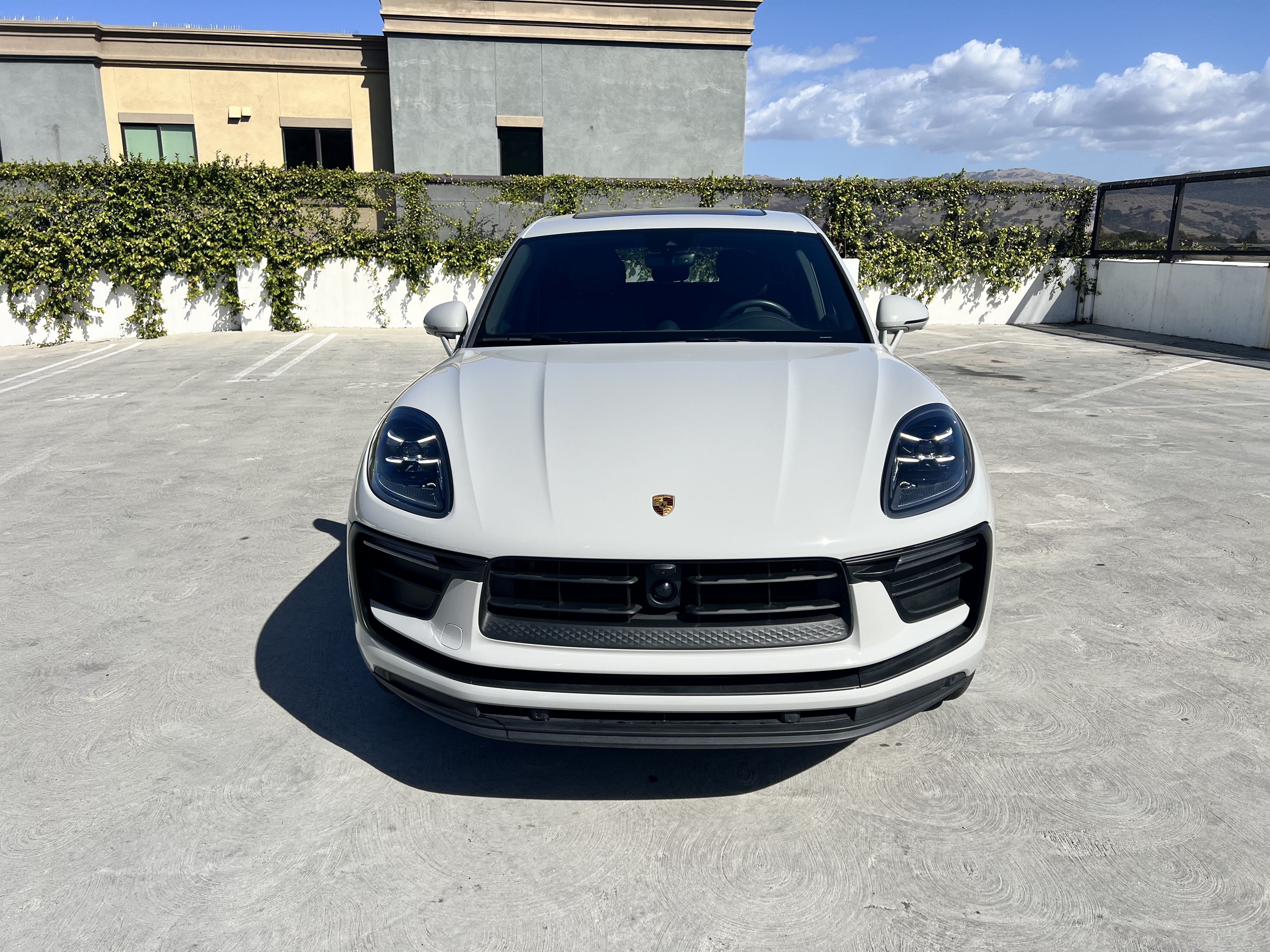 Used 2026 Porsche Macan UNAVAIL AWD/4WD image 2