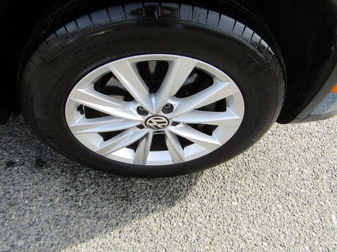 Used 2017 Volkswagen Tiguan 2.0T image 13