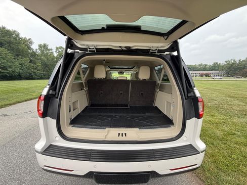 Used 2019 Lincoln Navigator L 4WD Select image 15