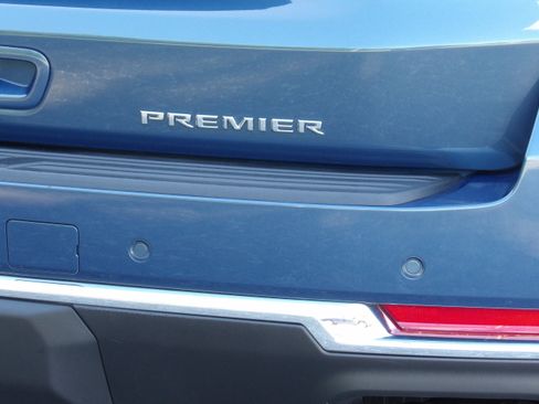 Used 2025 Chevrolet Suburban 2WD Premier image 11
