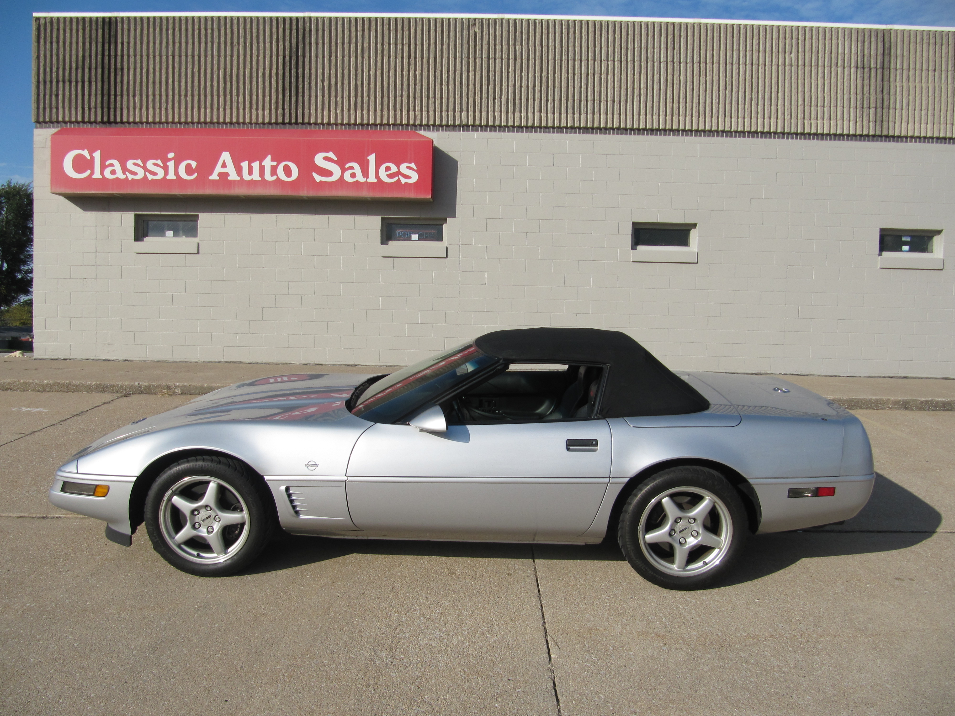 Used 1996 Chevrolet Corvette Convertible RWD image 1