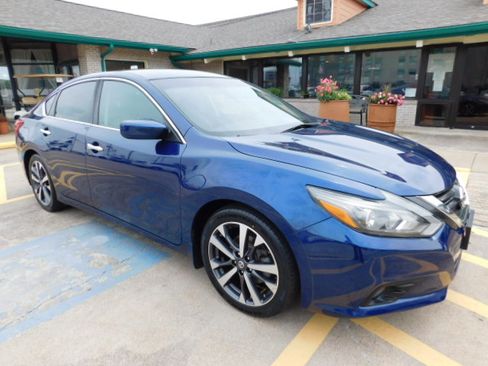 Used 2016 Nissan Altima 2.5 SR FWD image 2