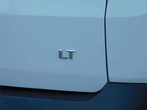 Used 2023 Chevrolet Traverse LT image 12