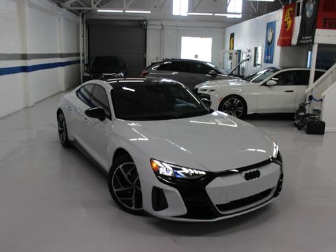 Used 2024 Audi RS e-tron GT w/ Carbon Performance Package AWD/4WD image 9