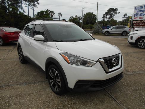 Used 2020 Nissan Kicks SV FWD image 2