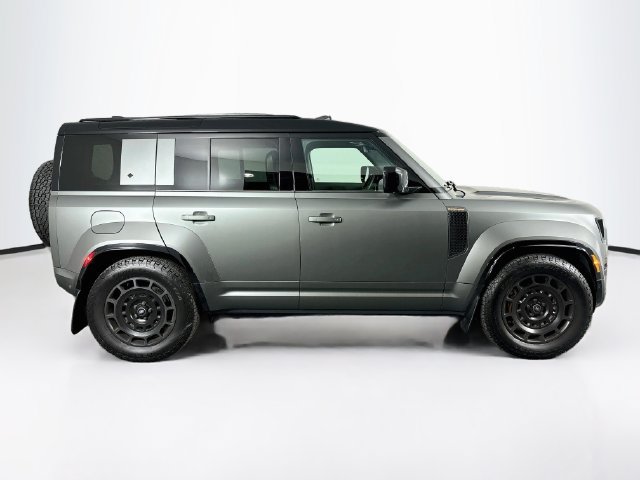 Used 2025 Land Rover Defender 110 OCTA AWD/4WD image 4