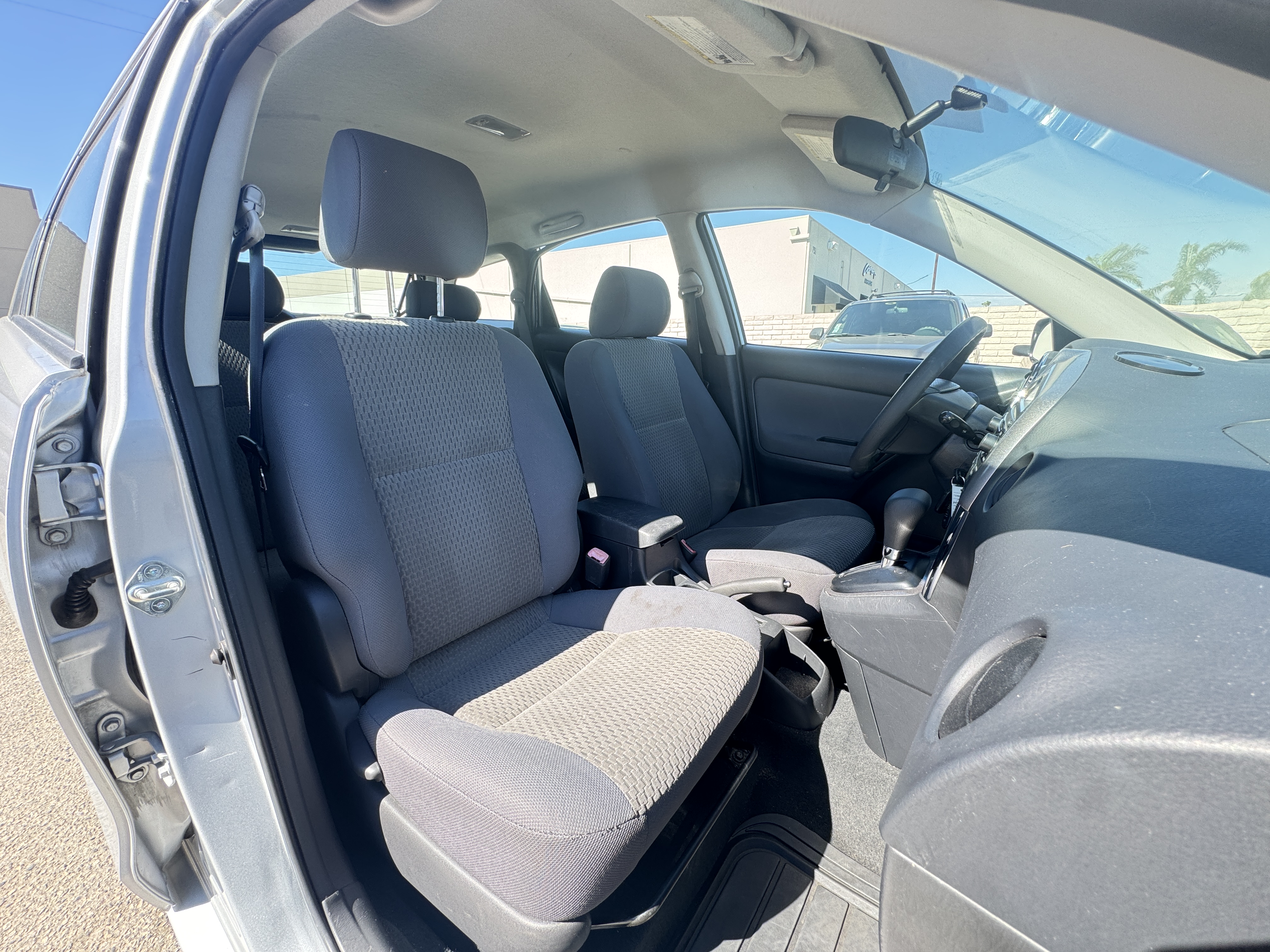 Used 2006 Toyota Matrix UNAVAIL FWD image 17