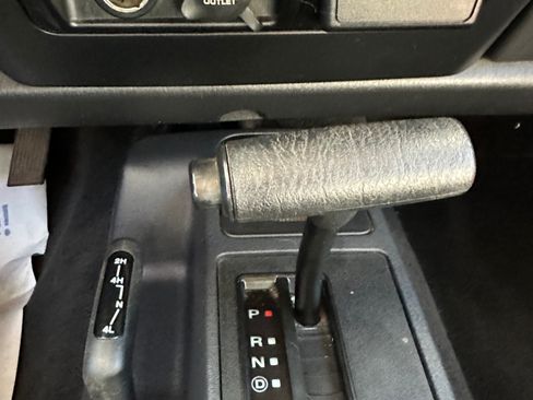 Used 2004 Jeep Wrangler X image 9