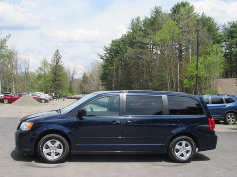 Used 2012 Dodge Grand Caravan SXT FWD image 3