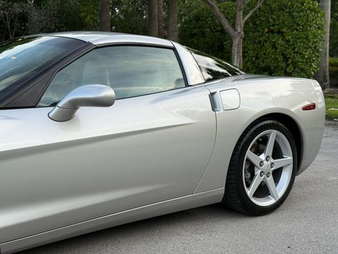 Used 2005 Chevrolet Corvette Coupe RWD image 27