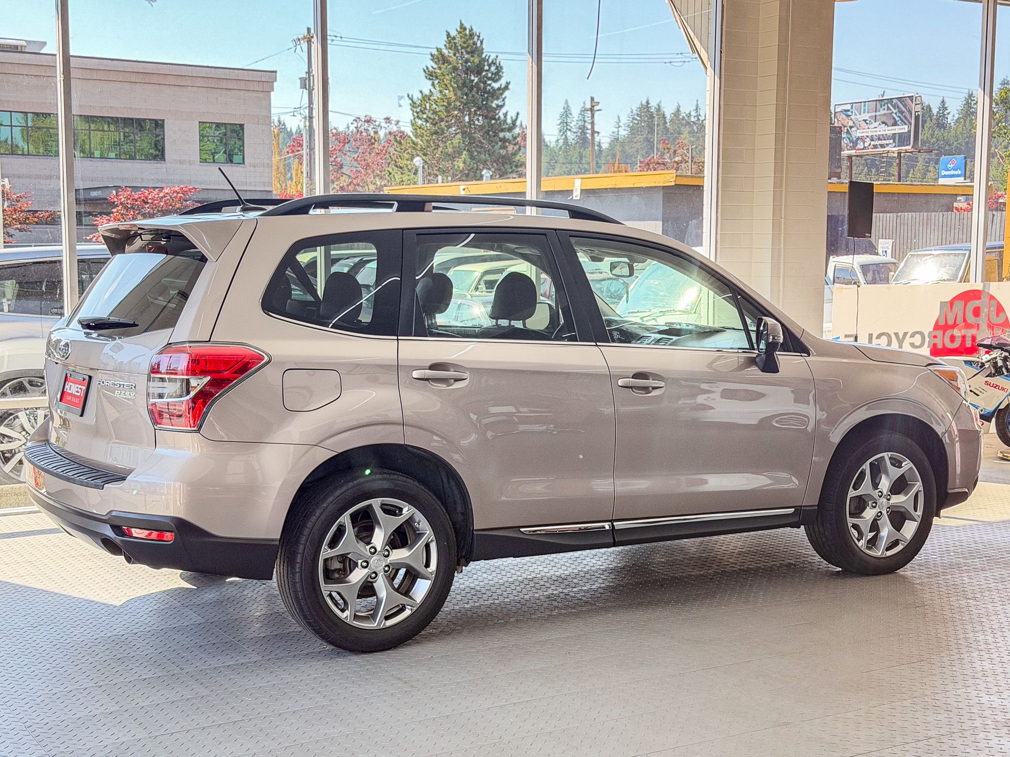 Used 2015 Subaru Forester 2.5i Touring AWD/4WD image 4