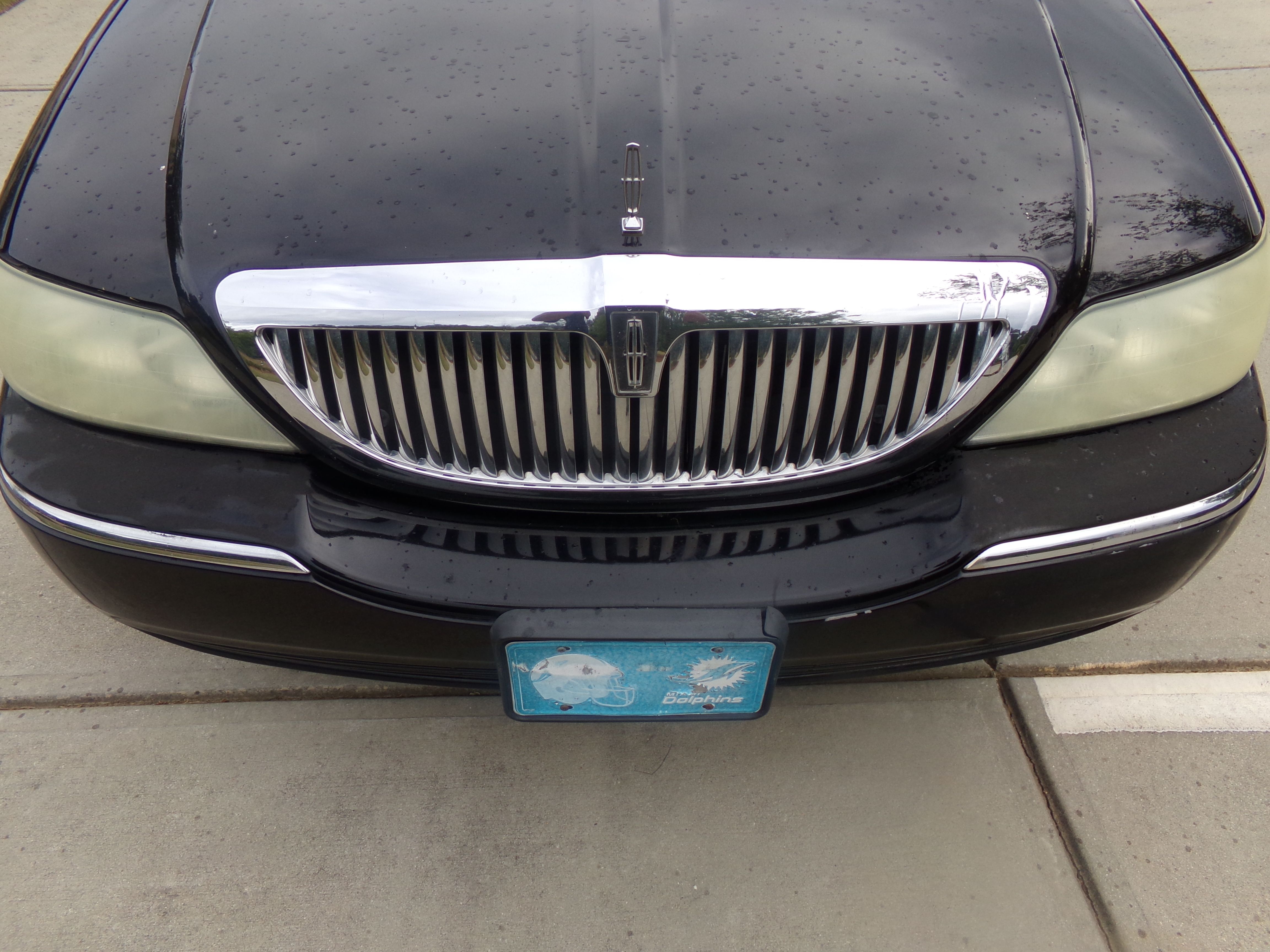 Used 2004 Lincoln Town Car Signature RWD image 9
