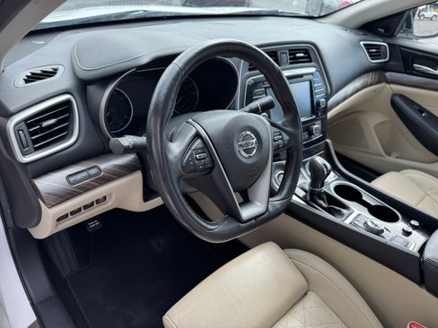 Used 2017 Nissan Maxima Platinum image 8