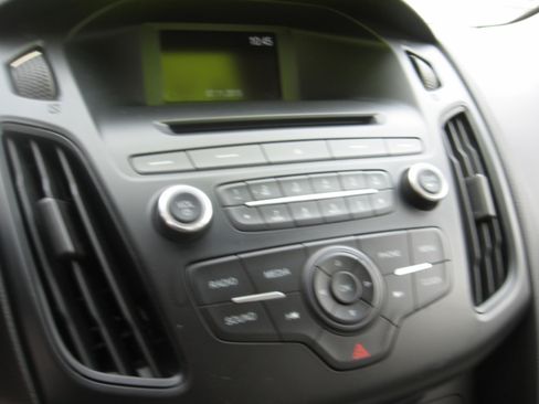 Used 2015 Ford Focus SE Sedan FWD image 11