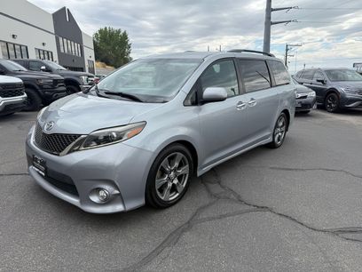 Used 2017 Toyota Sienna SE