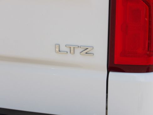 Used 2021 Chevrolet Silverado 1500 4x4 Crew Cab LTZ image 17